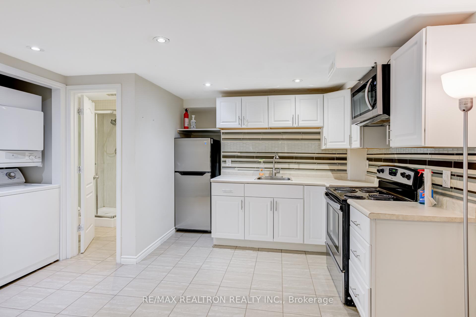Photo 4 of 718 Edgewood Road S, Pickering, Amberlea — HOMEH
