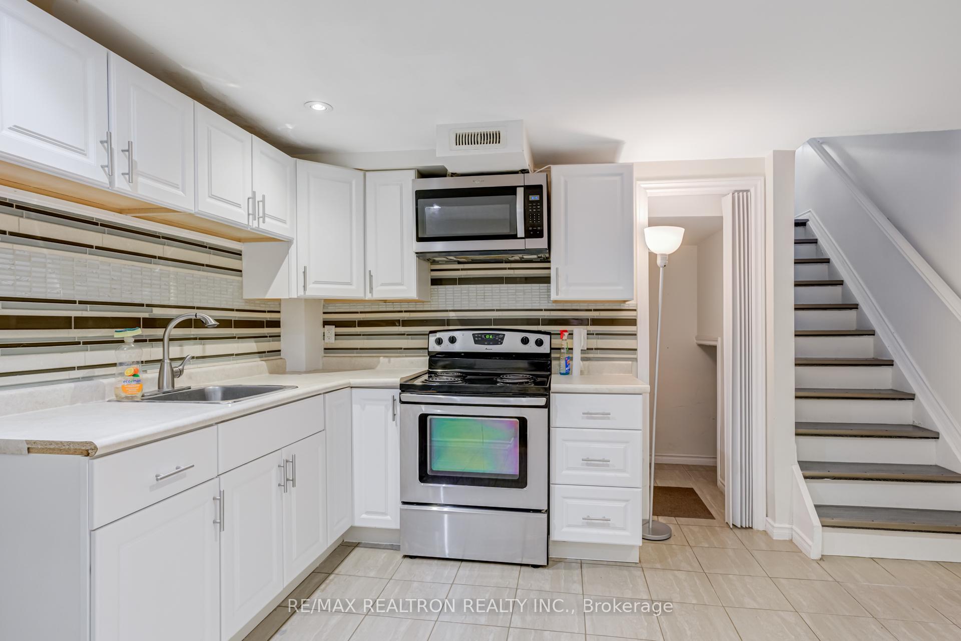 Photo 6 of 718 Edgewood Road S, Pickering, Amberlea — HOMEH