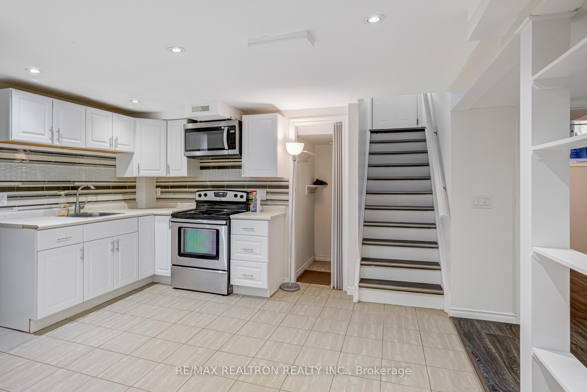 Photo 8 of 718 Edgewood Road S, Pickering, Amberlea — HOMEH
