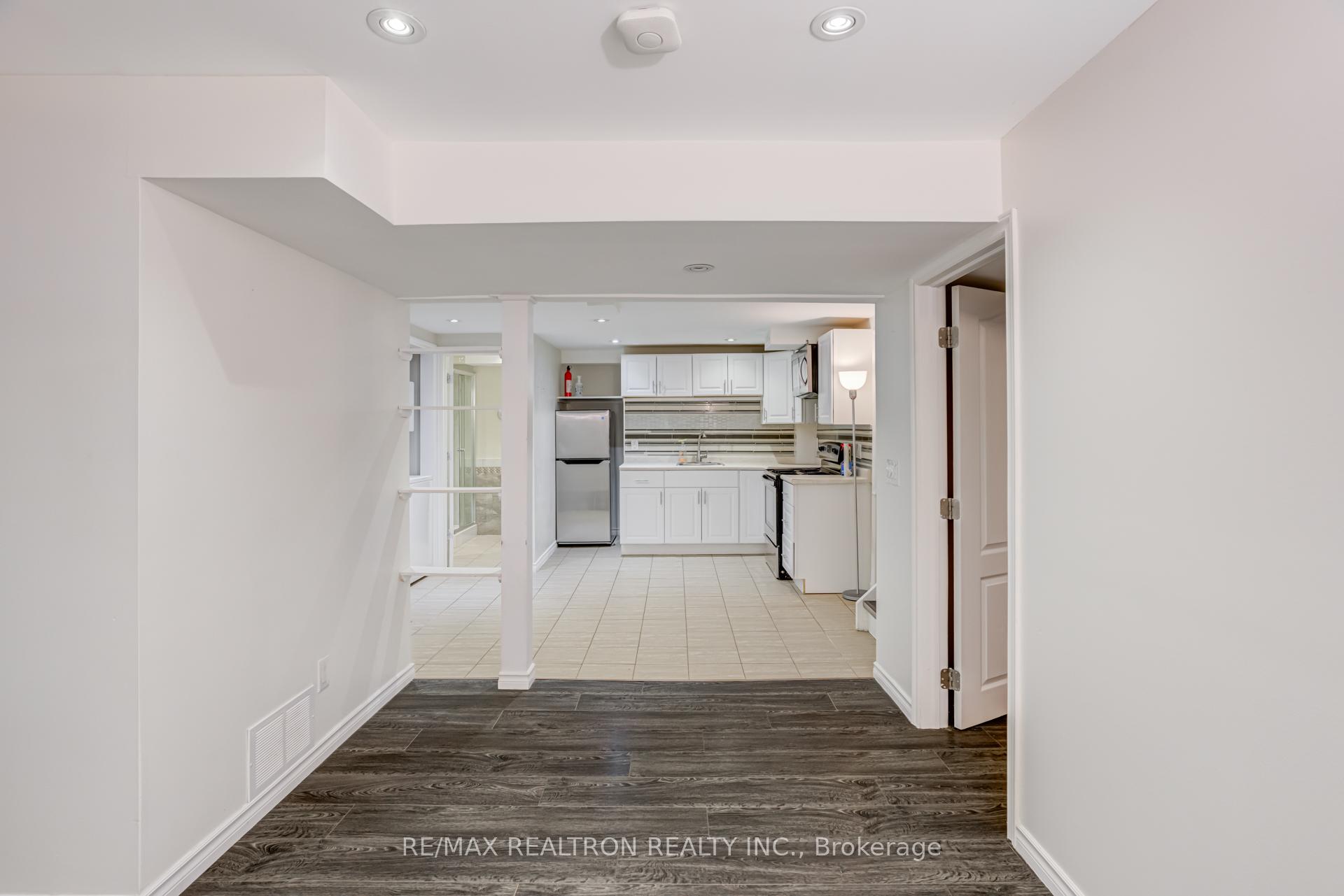 Photo 11 of 718 Edgewood Road S, Pickering, Amberlea — HOMEH