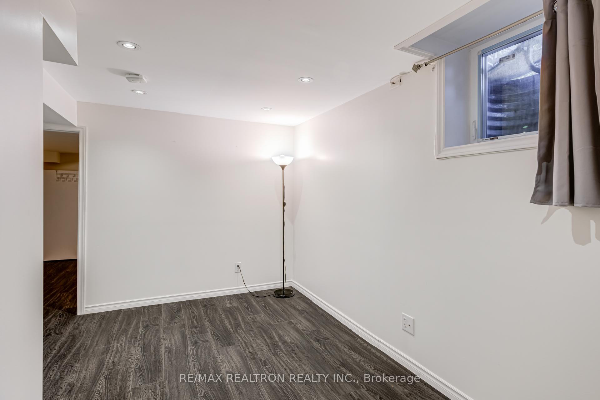 Photo 13 of 718 Edgewood Road S, Pickering, Amberlea — HOMEH