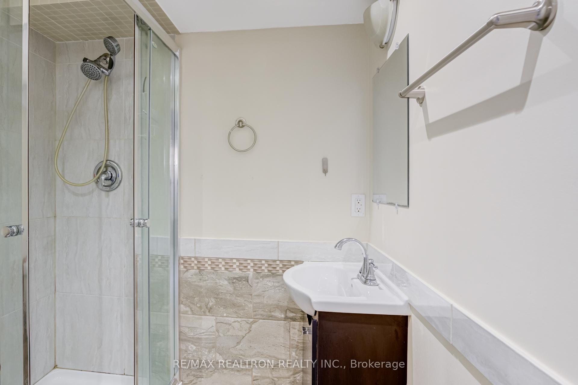 Photo 17 of 718 Edgewood Road S, Pickering, Amberlea — HOMEH