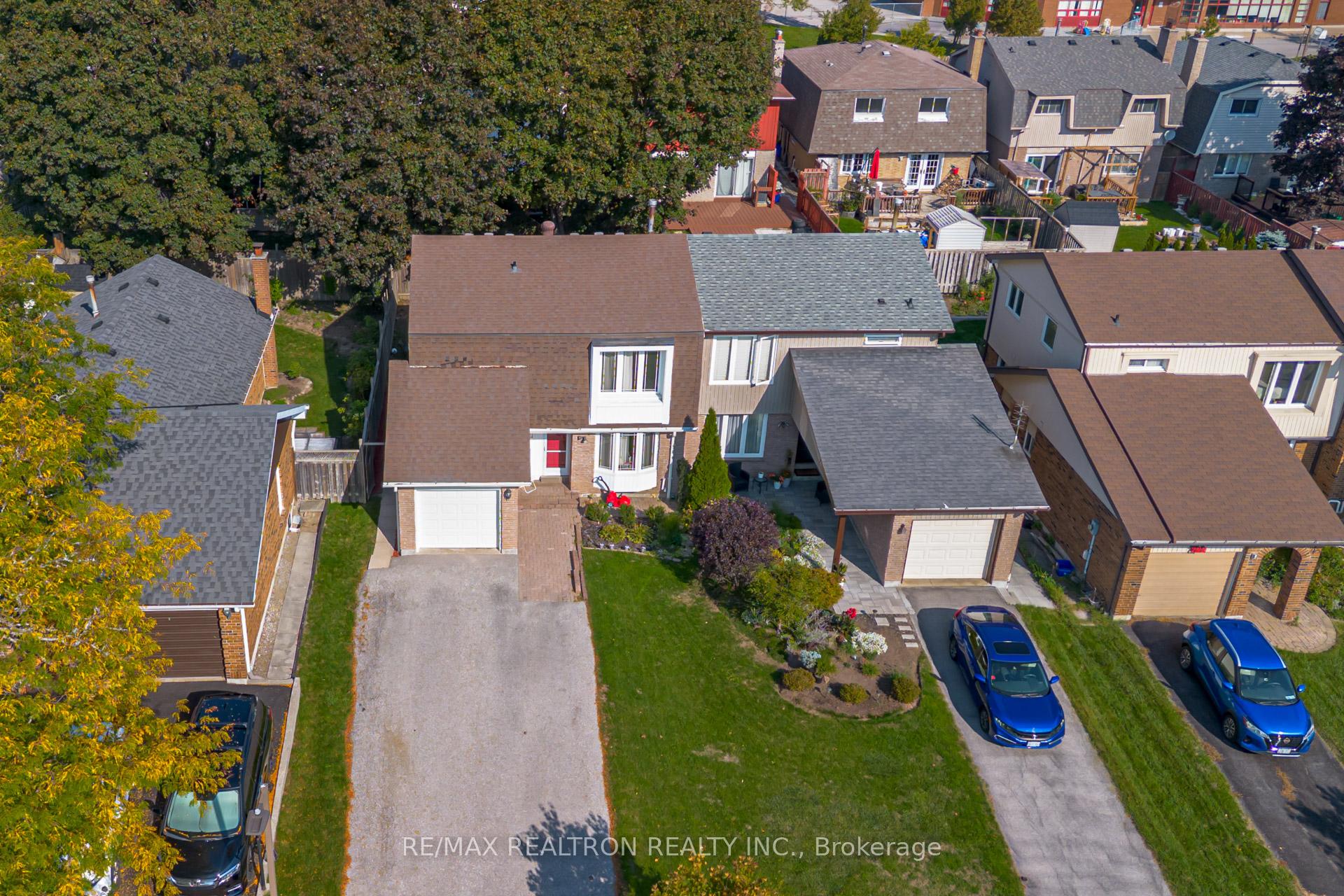 Photo 20 of 718 Edgewood Road S, Pickering, Amberlea — HOMEH