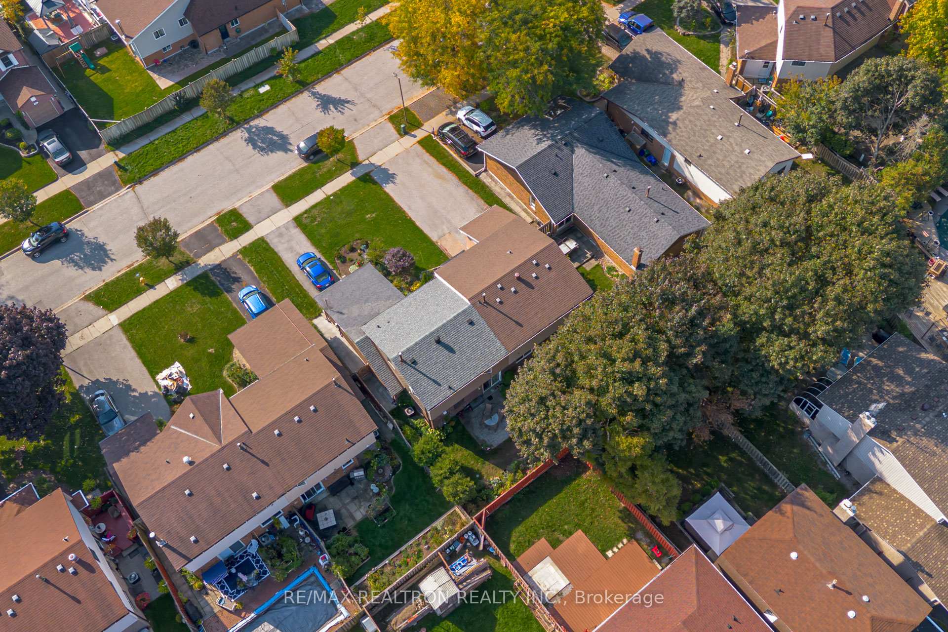 Photo 22 of 718 Edgewood Road S, Pickering, Amberlea — HOMEH