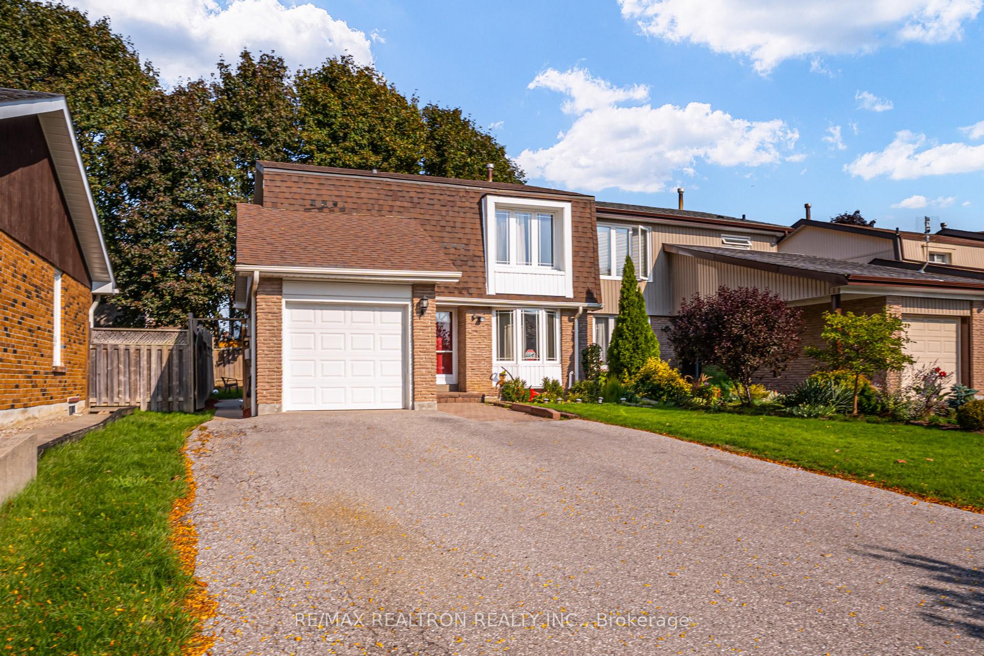 Photo 23 of 718 Edgewood Road S, Pickering, Amberlea — HOMEH