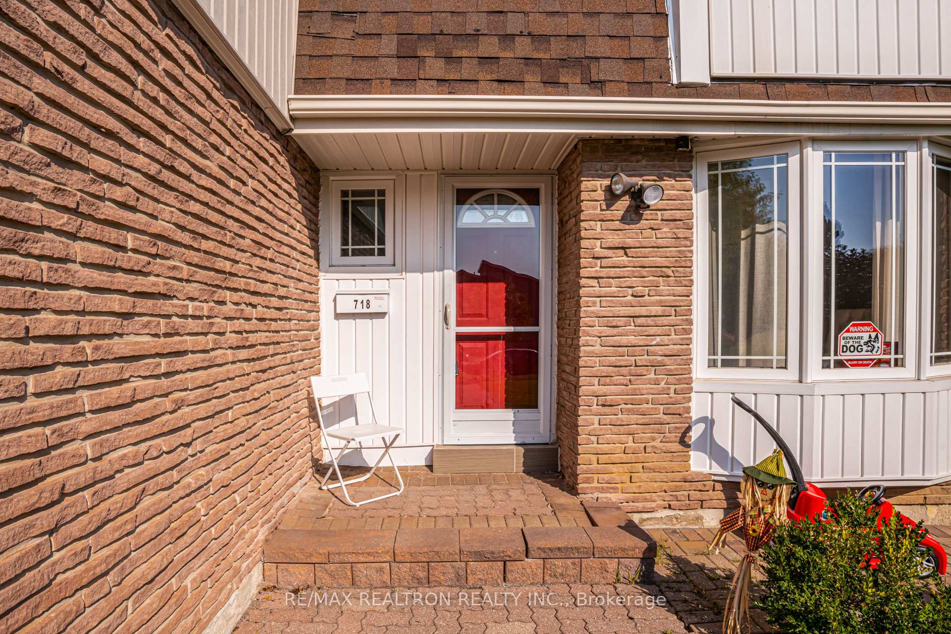 Photo 25 of 718 Edgewood Road S, Pickering, Amberlea — HOMEH