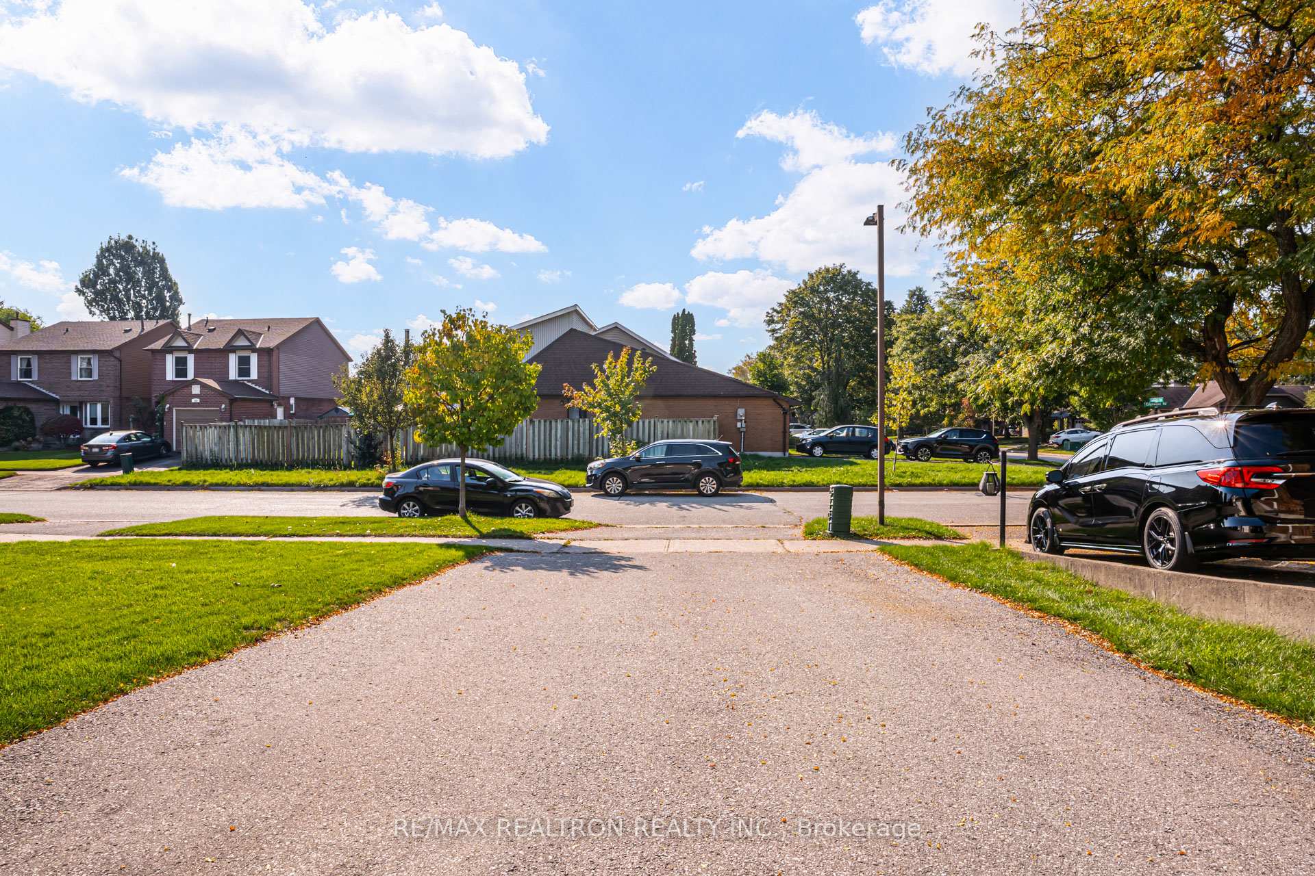 Photo 26 of 718 Edgewood Road S, Pickering, Amberlea — HOMEH
