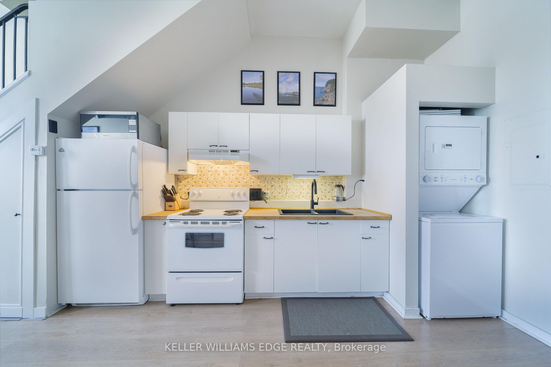 Photo 4 of Unit E, 123 Broadway Avenue E, Orangeville — HOMEH