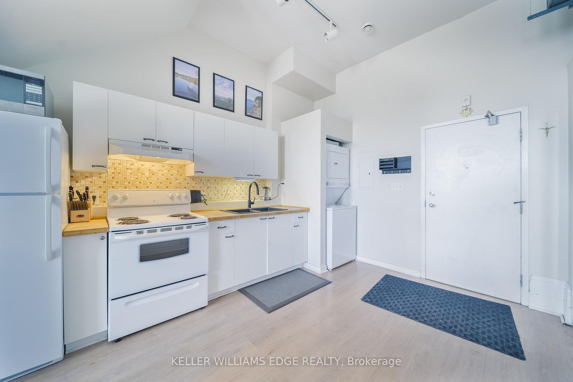 Photo 5 of Unit E, 123 Broadway Avenue E, Orangeville — HOMEH