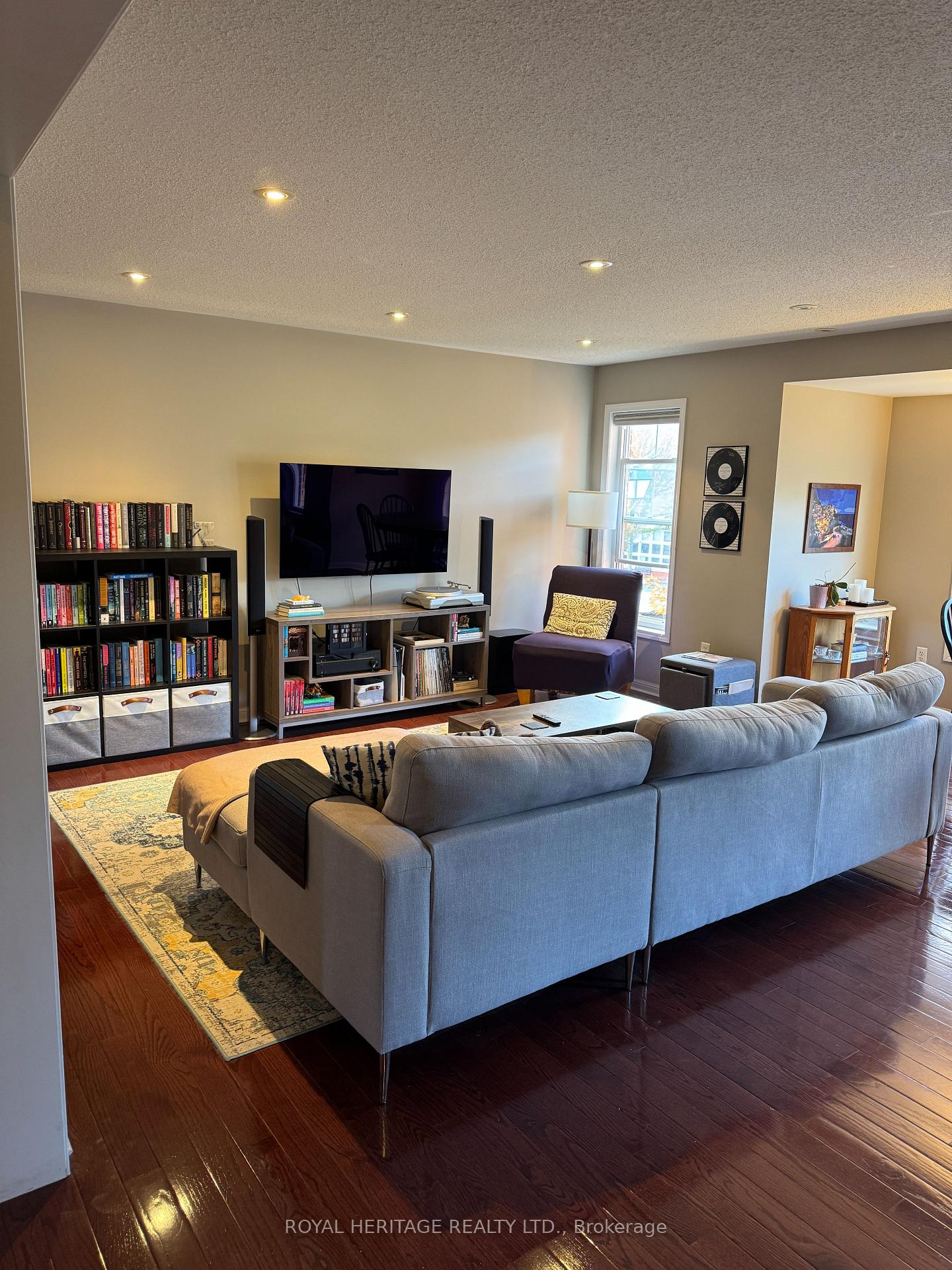 Photo of Unit Upper #1, 2728 Bur Oak Avenue