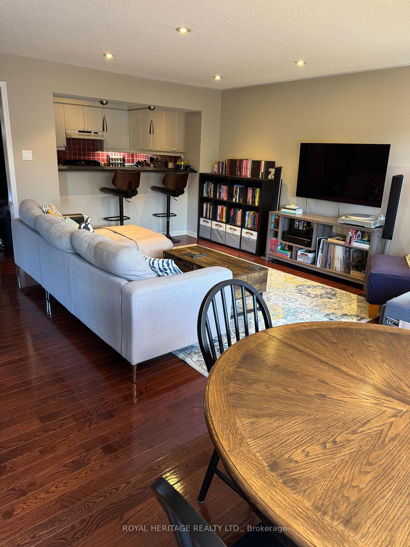 Photo 2 of Unit Upper #1, 2728 Bur Oak Avenue, Markham, Cornell — HOMEH