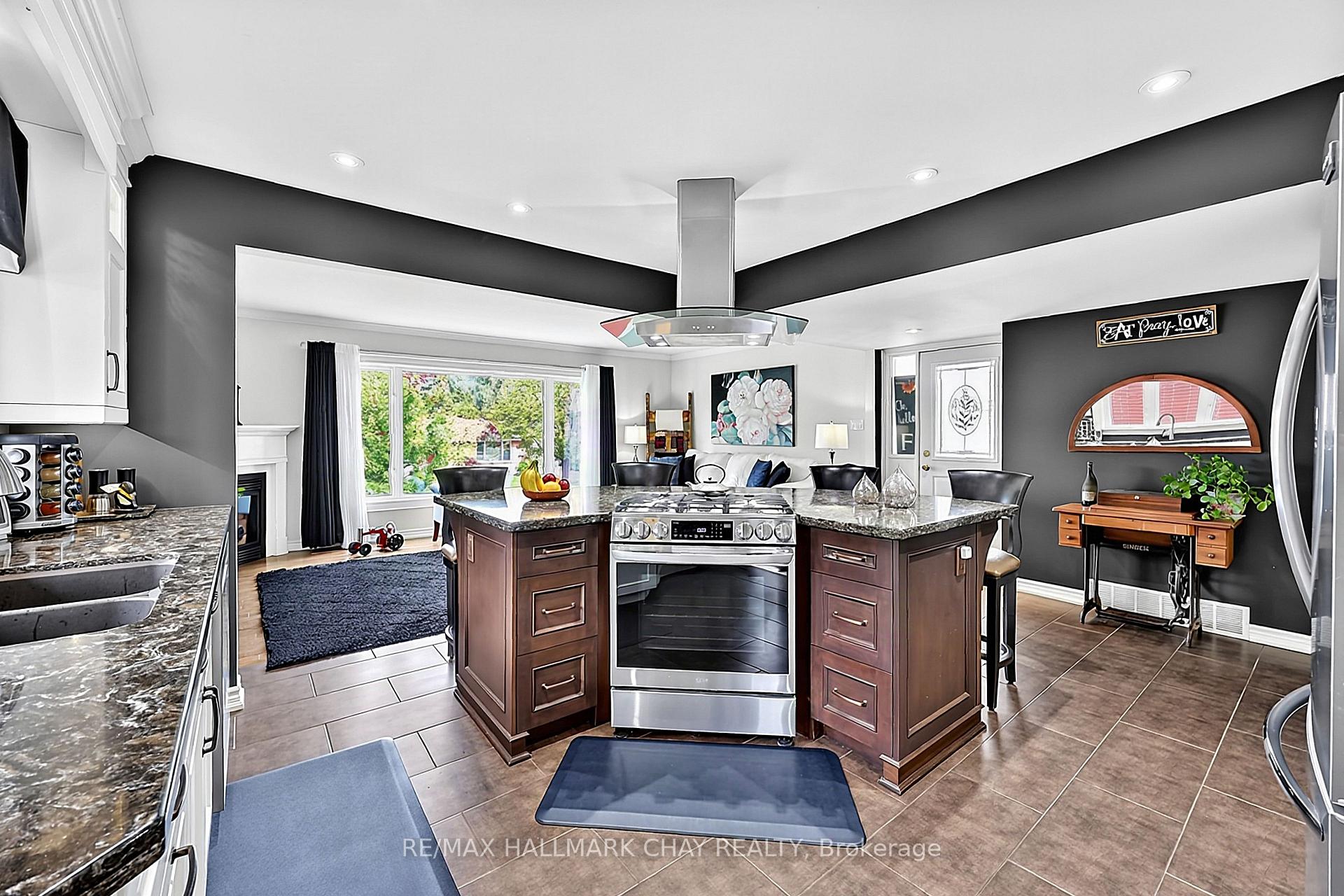 Photo 5 of 23 Marion Crescent, Barrie, Wellington — HOMEH