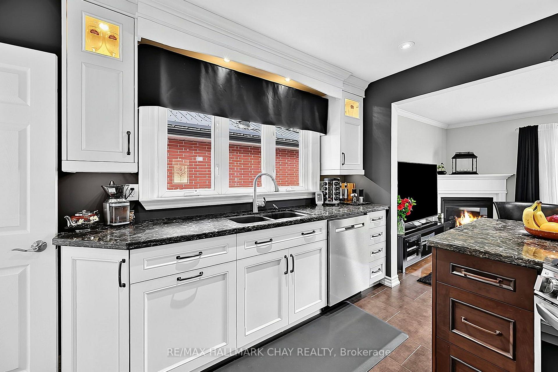 Photo 7 of 23 Marion Crescent, Barrie, Wellington — HOMEH