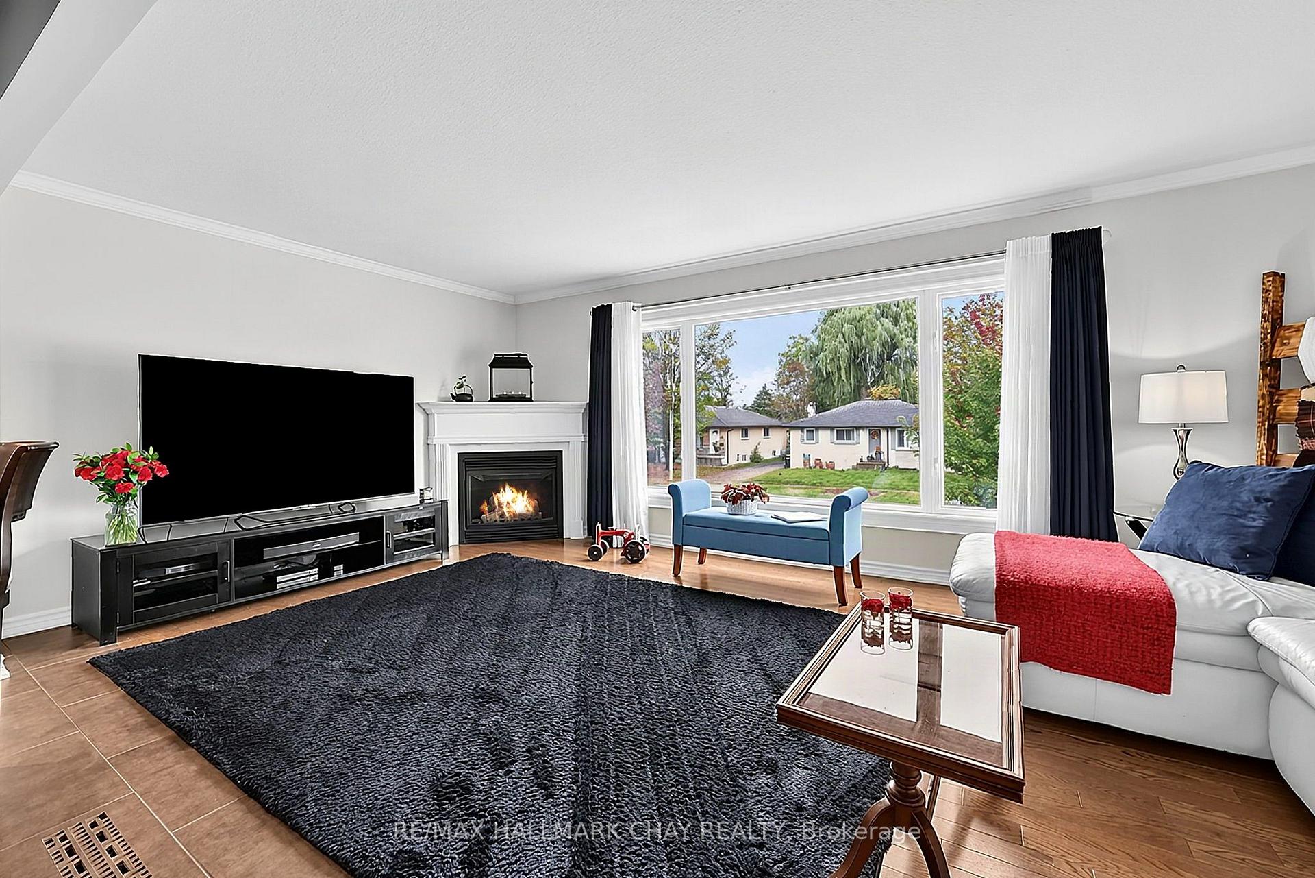 Photo 8 of 23 Marion Crescent, Barrie, Wellington — HOMEH