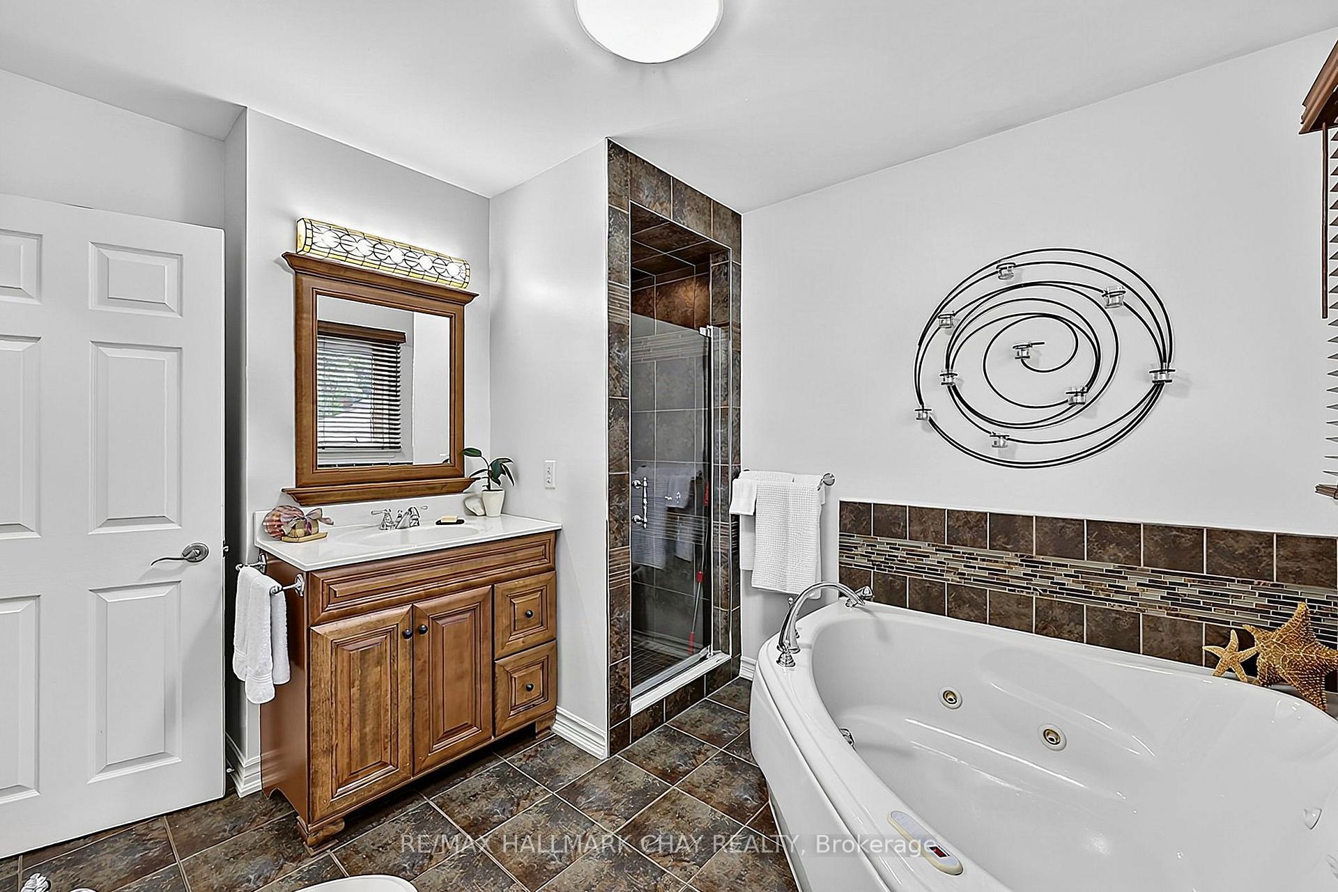 Photo 13 of 23 Marion Crescent, Barrie, Wellington — HOMEH