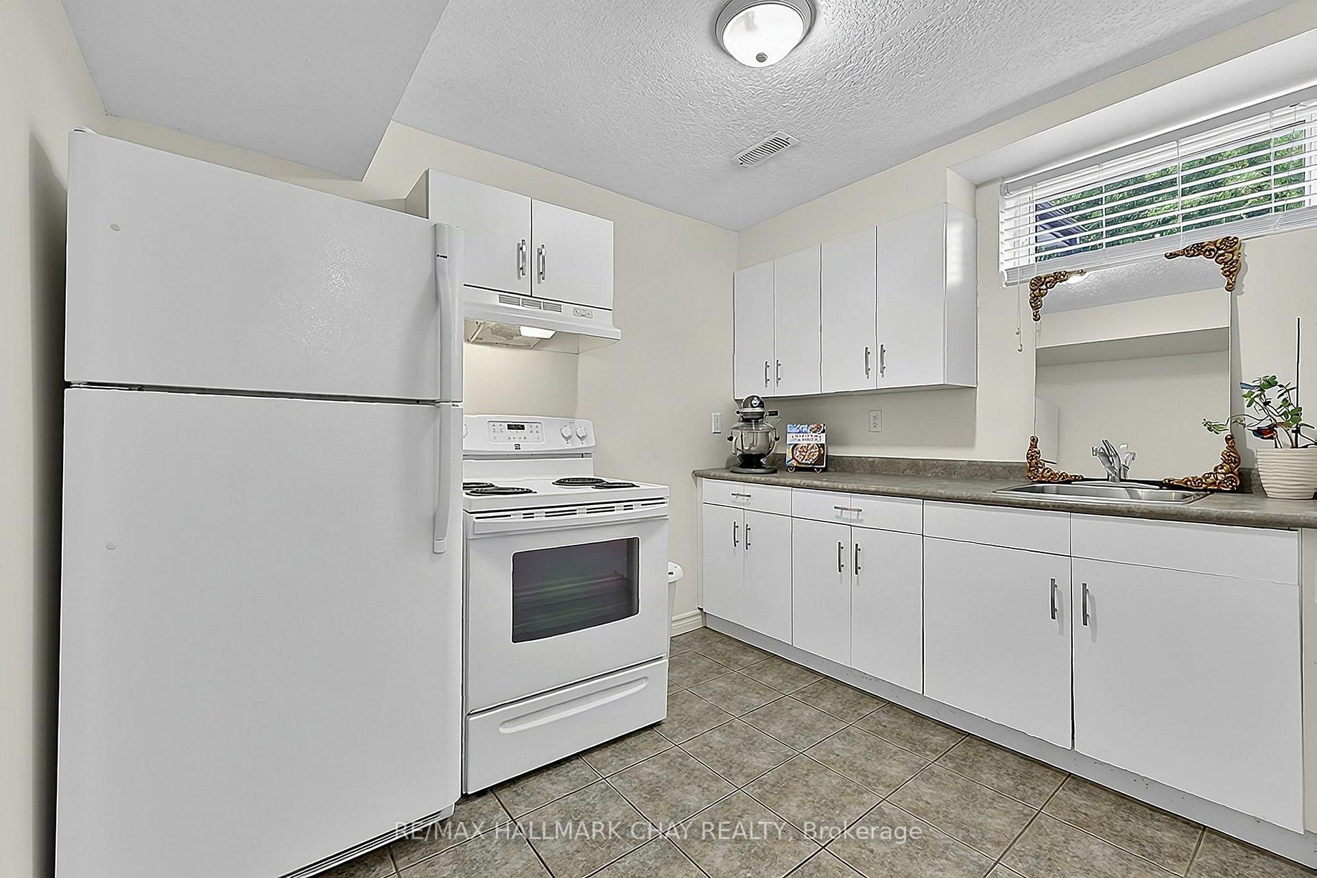 Photo 17 of 23 Marion Crescent, Barrie, Wellington — HOMEH