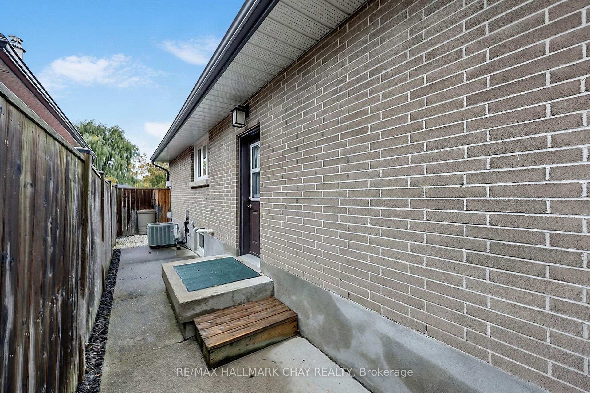 Photo 32 of 23 Marion Crescent, Barrie, Wellington — HOMEH