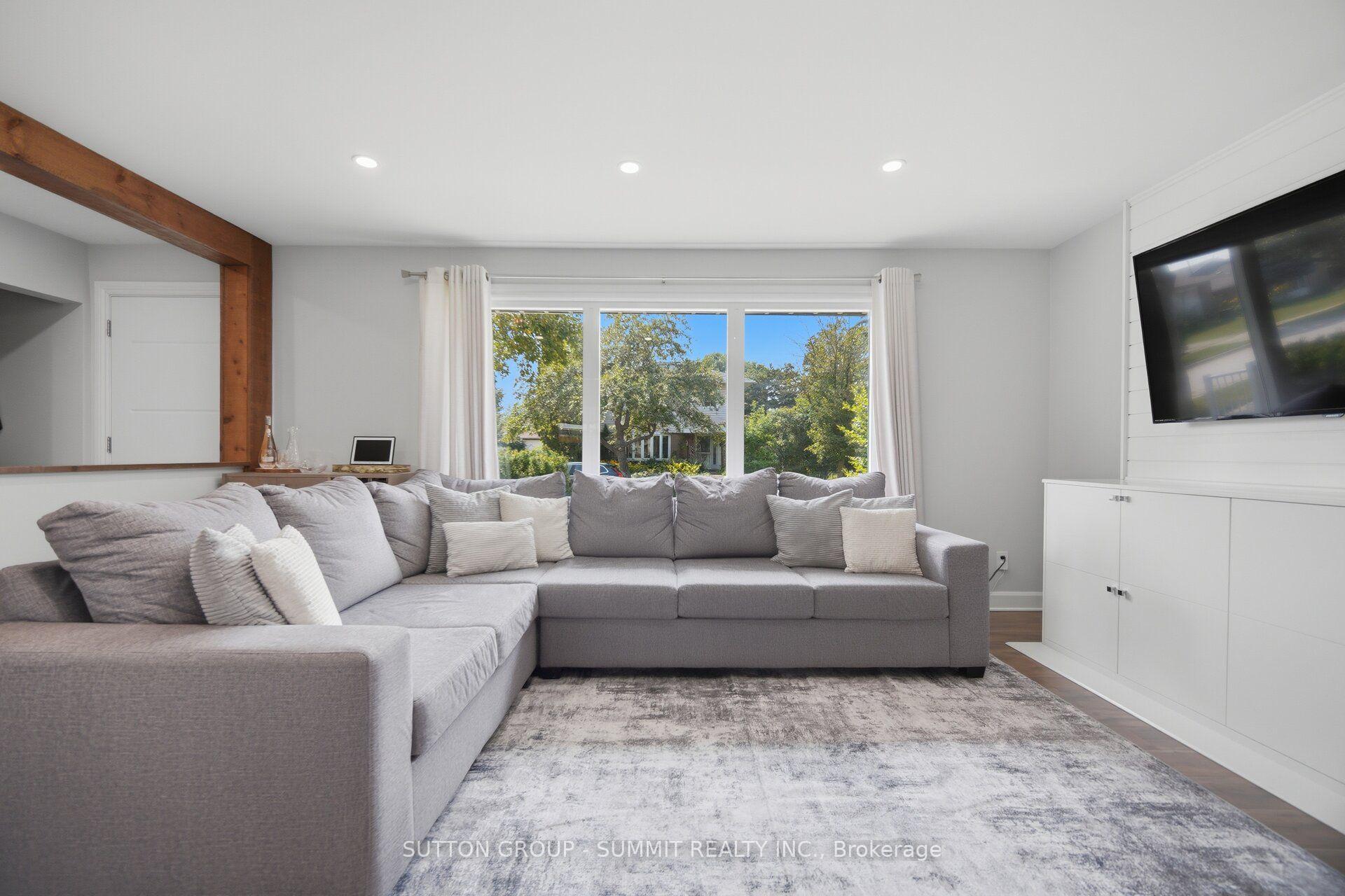 Photo 5 of 1 Lagos Road, Etobicoke, Rexdale-Kipling — HOMEH
