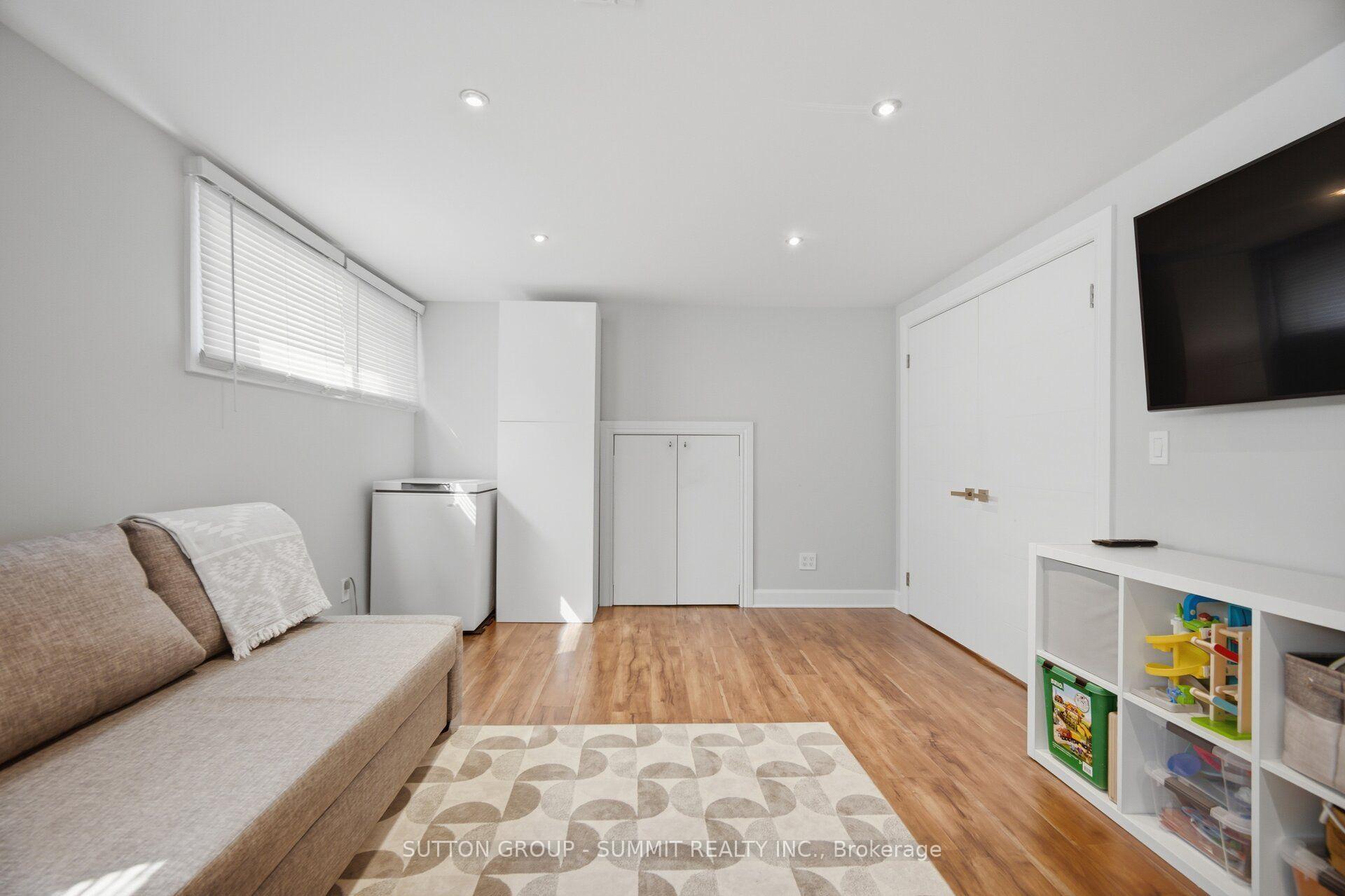 Photo 19 of 1 Lagos Road, Etobicoke, Rexdale-Kipling — HOMEH