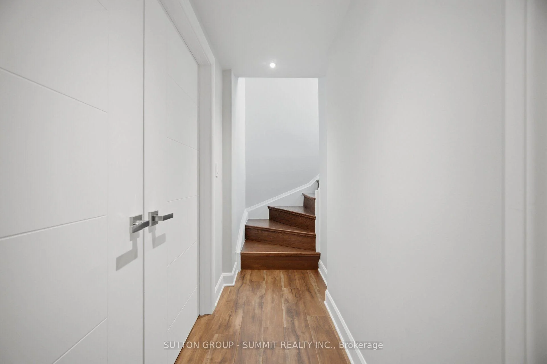 Photo 17 of 1 Lagos Road, Etobicoke, Rexdale-Kipling — HOMEH