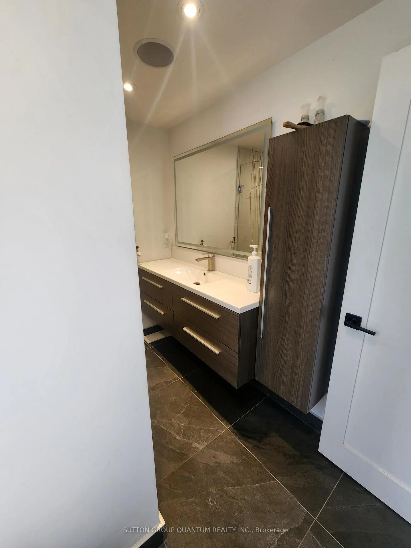 Photo 7 of 940 First Street, Mississauga, Lakeview — HOMEH