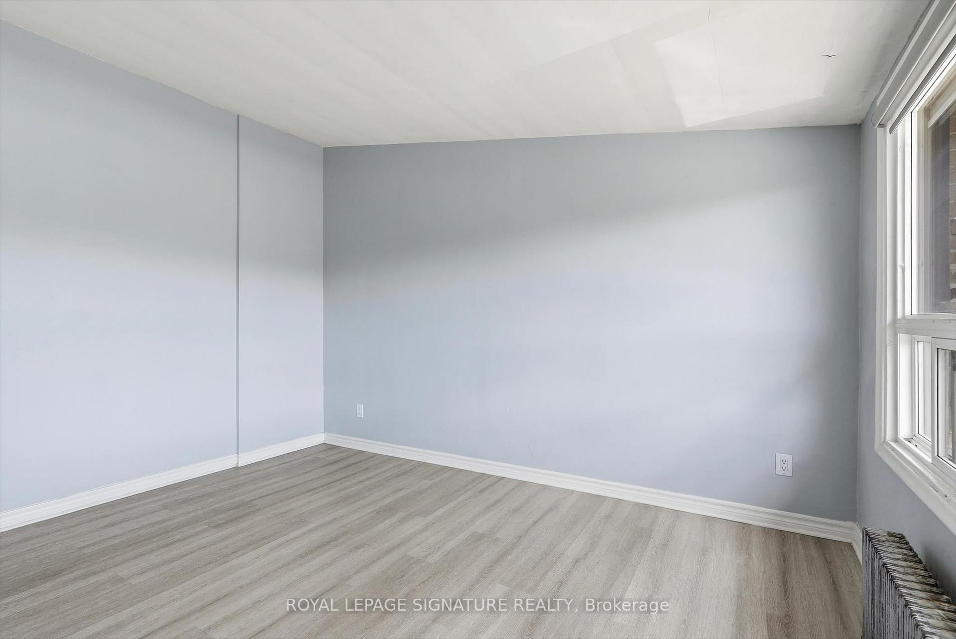 Photo 7 of Unit 301, 49 Cuffley Crescent S, North York, Downsview-Roding-CFB — HOMEH