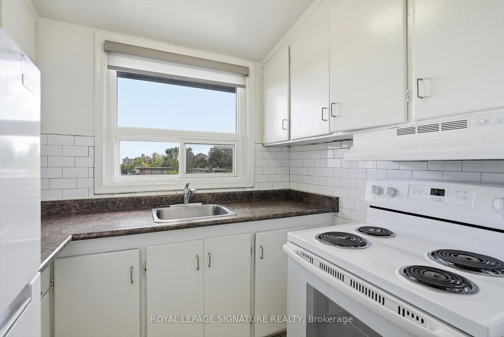 Photo 10 of Unit 301, 49 Cuffley Crescent S, North York, Downsview-Roding-CFB — HOMEH