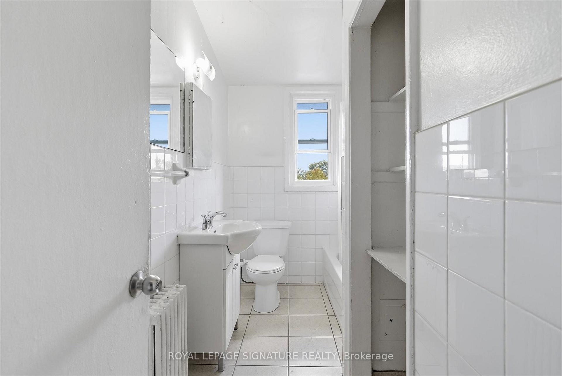 Photo 18 of Unit 301, 49 Cuffley Crescent S, North York, Downsview-Roding-CFB — HOMEH