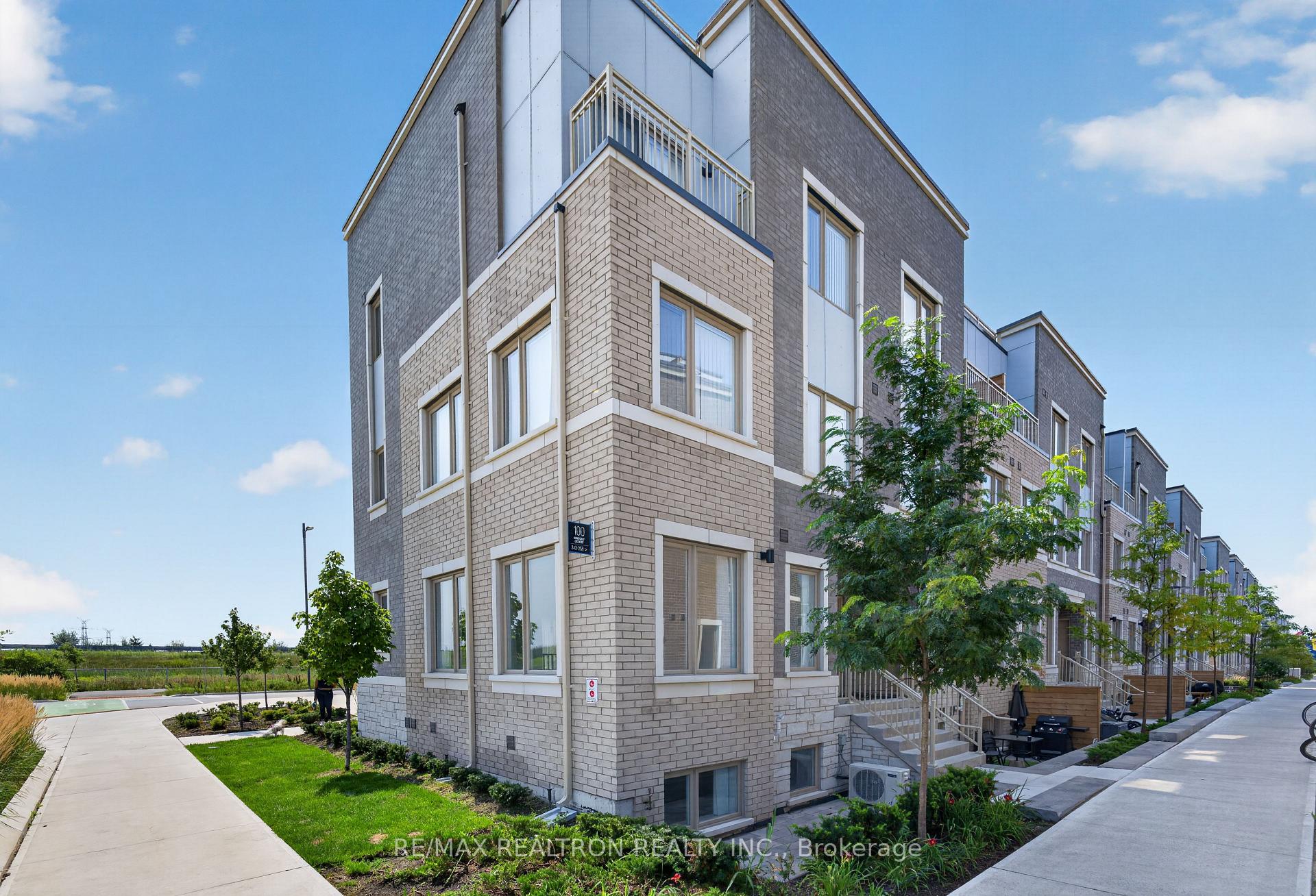 Front of Unit 343, 100 Honeycrisp Crescent