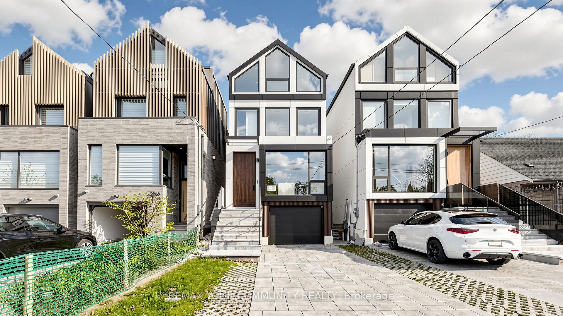 Photo 1 of 2970A Bayview Avenue, North York, Willowdale East — HOMEH