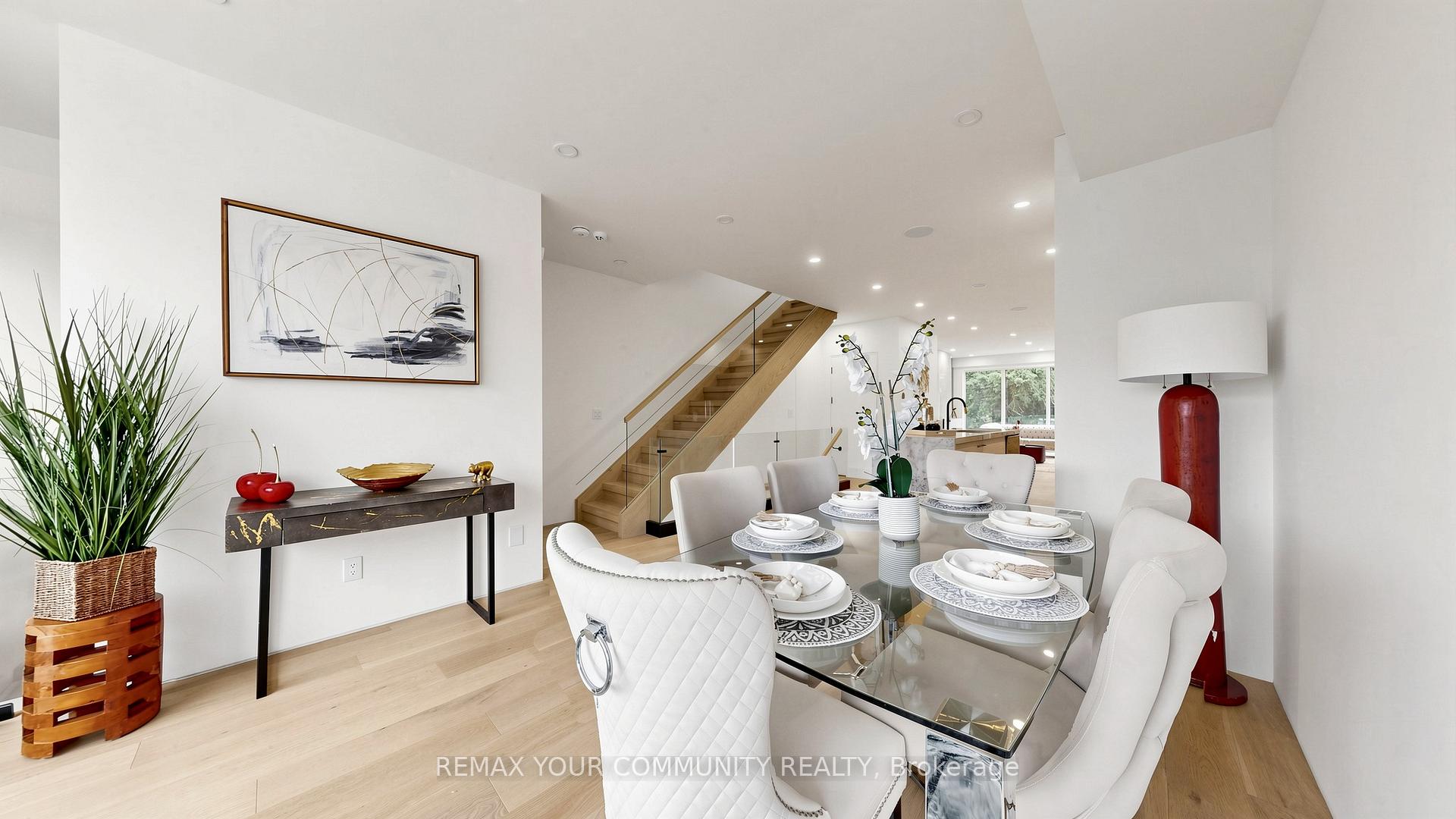 Photo 13 of 2970A Bayview Avenue, North York, Willowdale East — HOMEH
