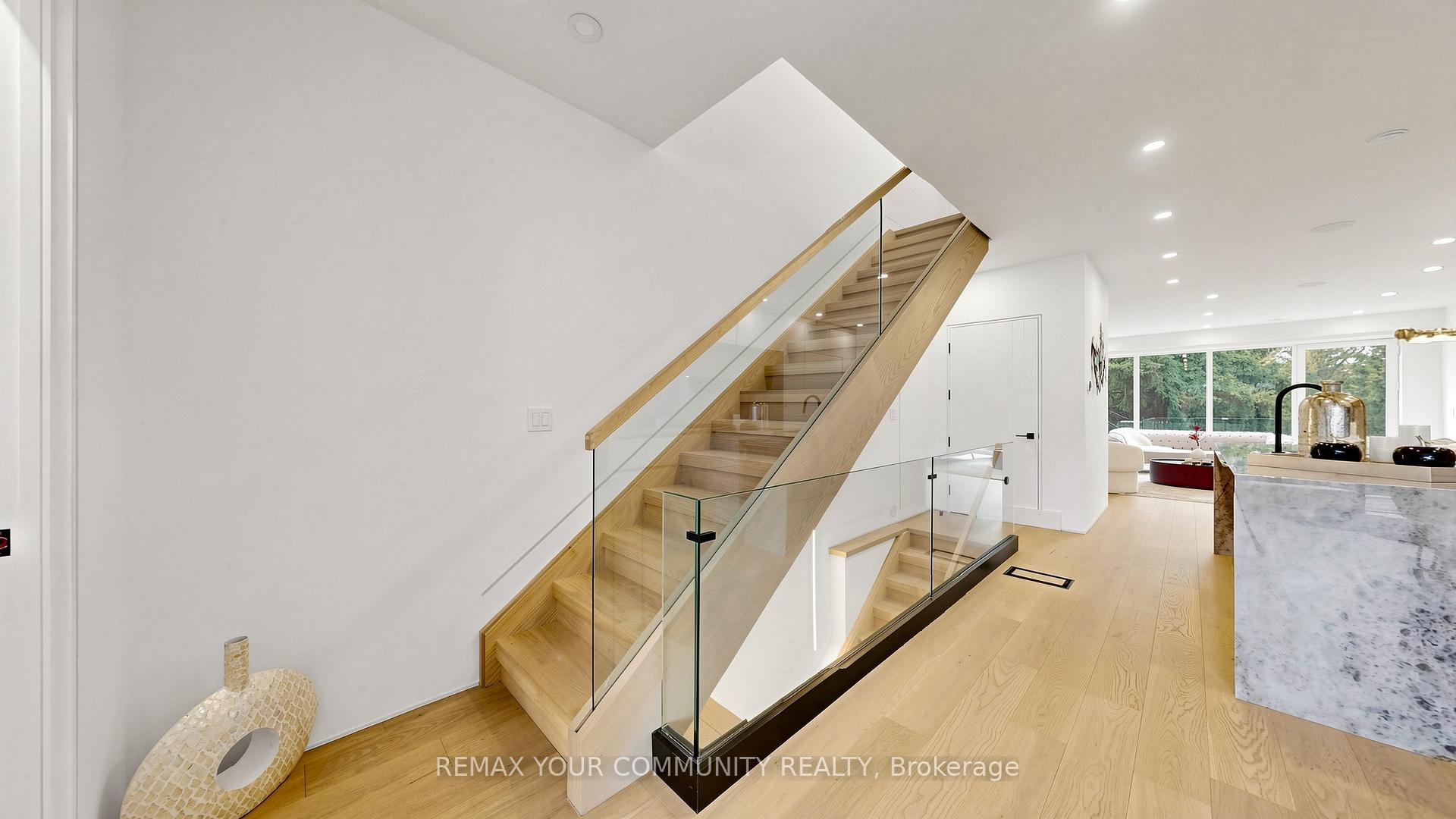 Photo 17 of 2970A Bayview Avenue, North York, Willowdale East — HOMEH