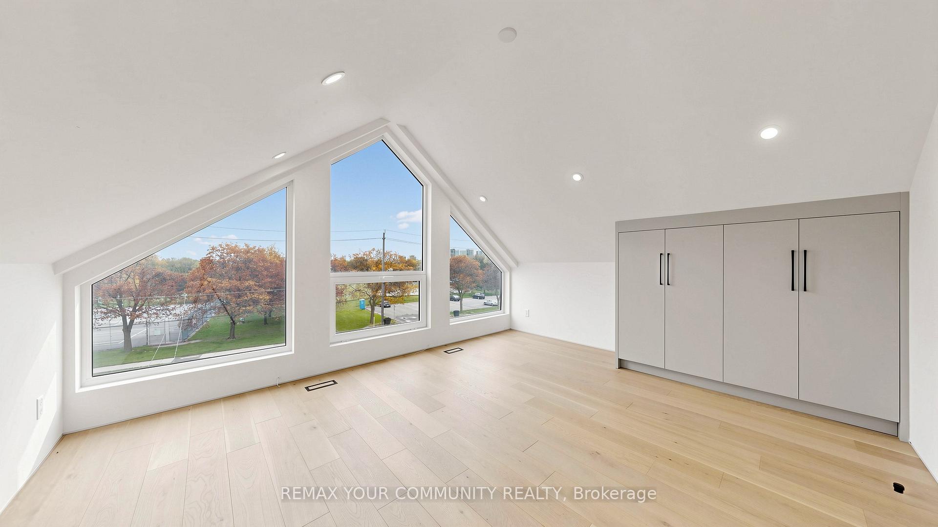 Photo 30 of 2970A Bayview Avenue, North York, Willowdale East — HOMEH