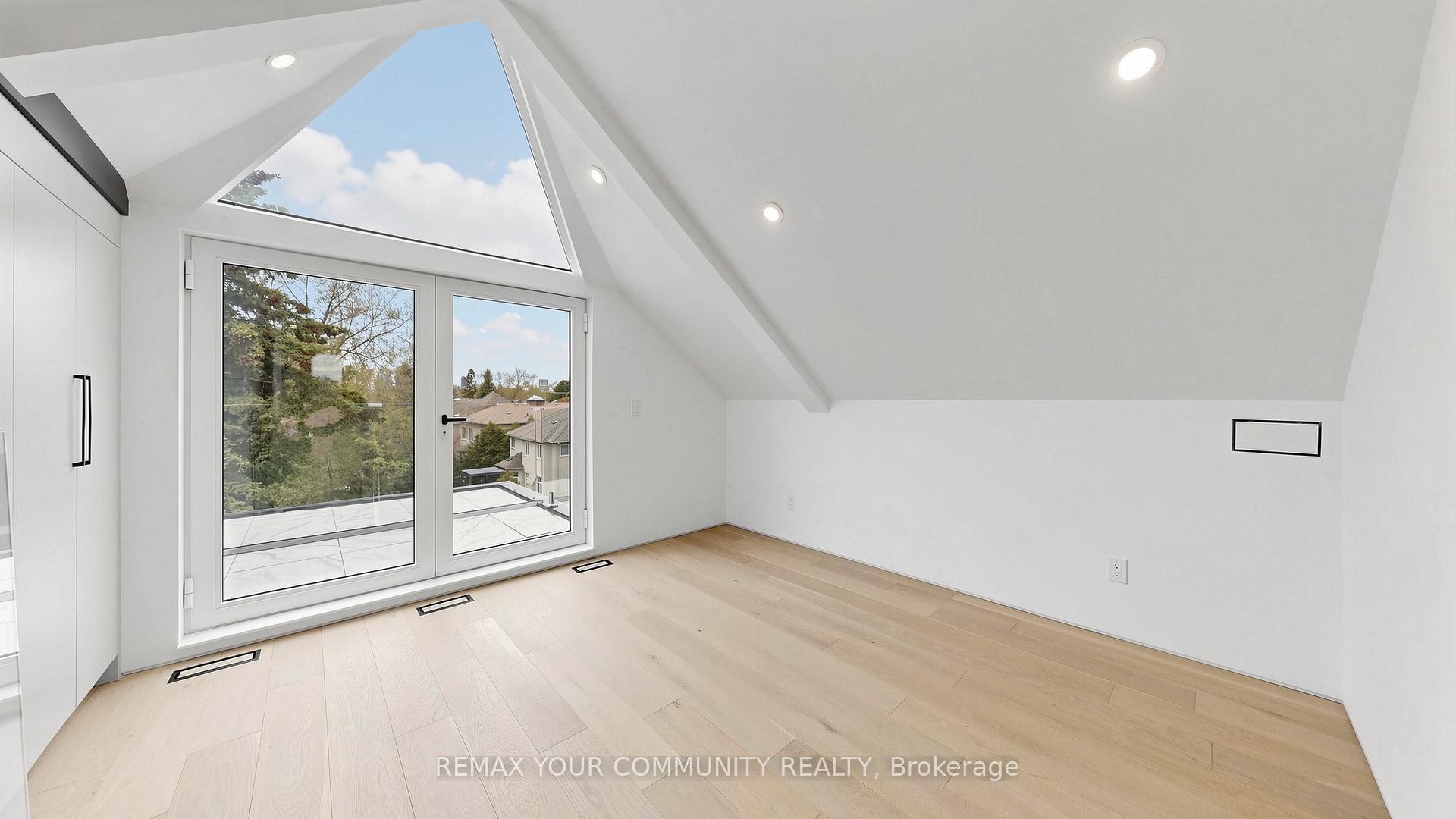 Photo 32 of 2970A Bayview Avenue, North York, Willowdale East — HOMEH