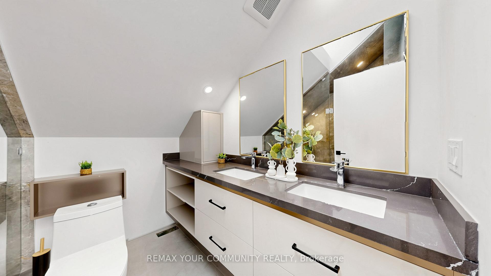 Photo 35 of 2970A Bayview Avenue, North York, Willowdale East — HOMEH