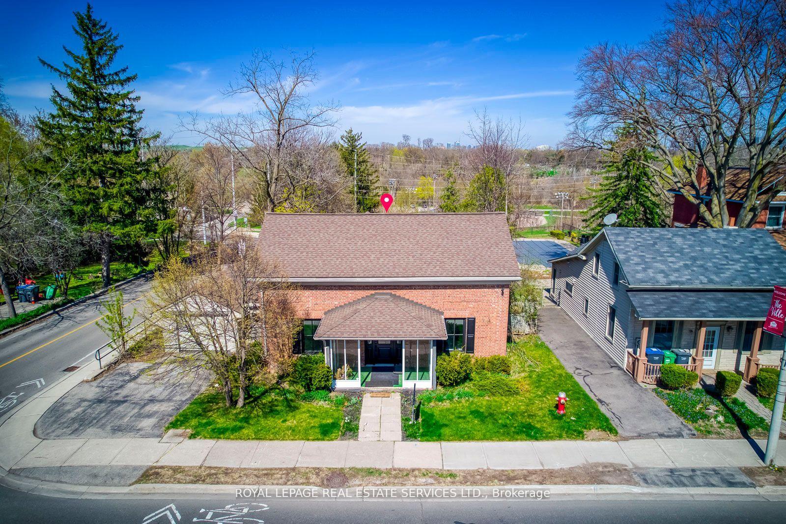 Photo of 317 Queen Street S