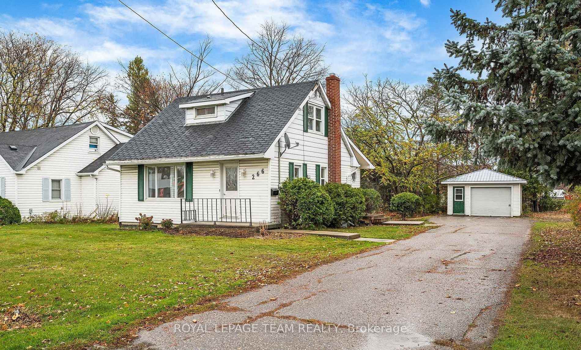 Photo of 266 Daniel Street S