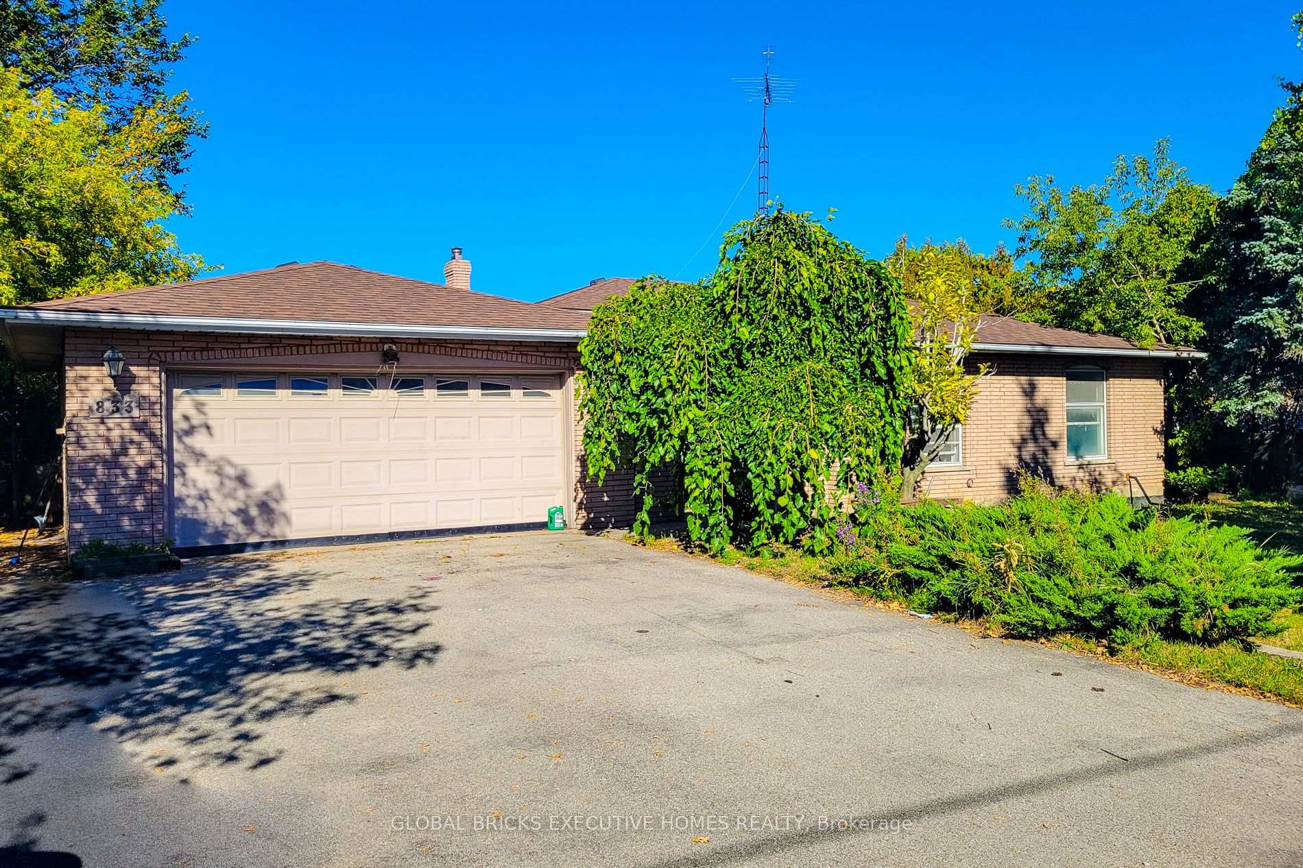 Photo 2 of 833 North Service Road, Hamilton, Lakeshore — HOMEH