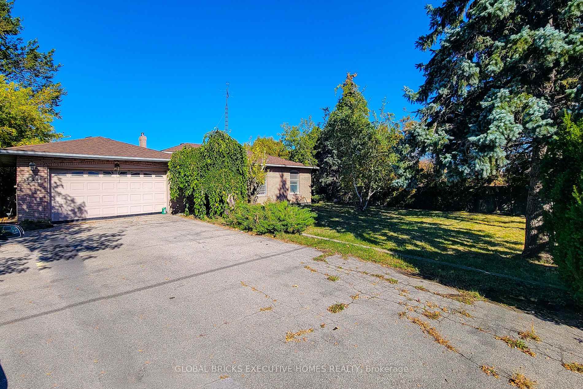 Photo 8 of 833 North Service Road, Hamilton, Lakeshore — HOMEH