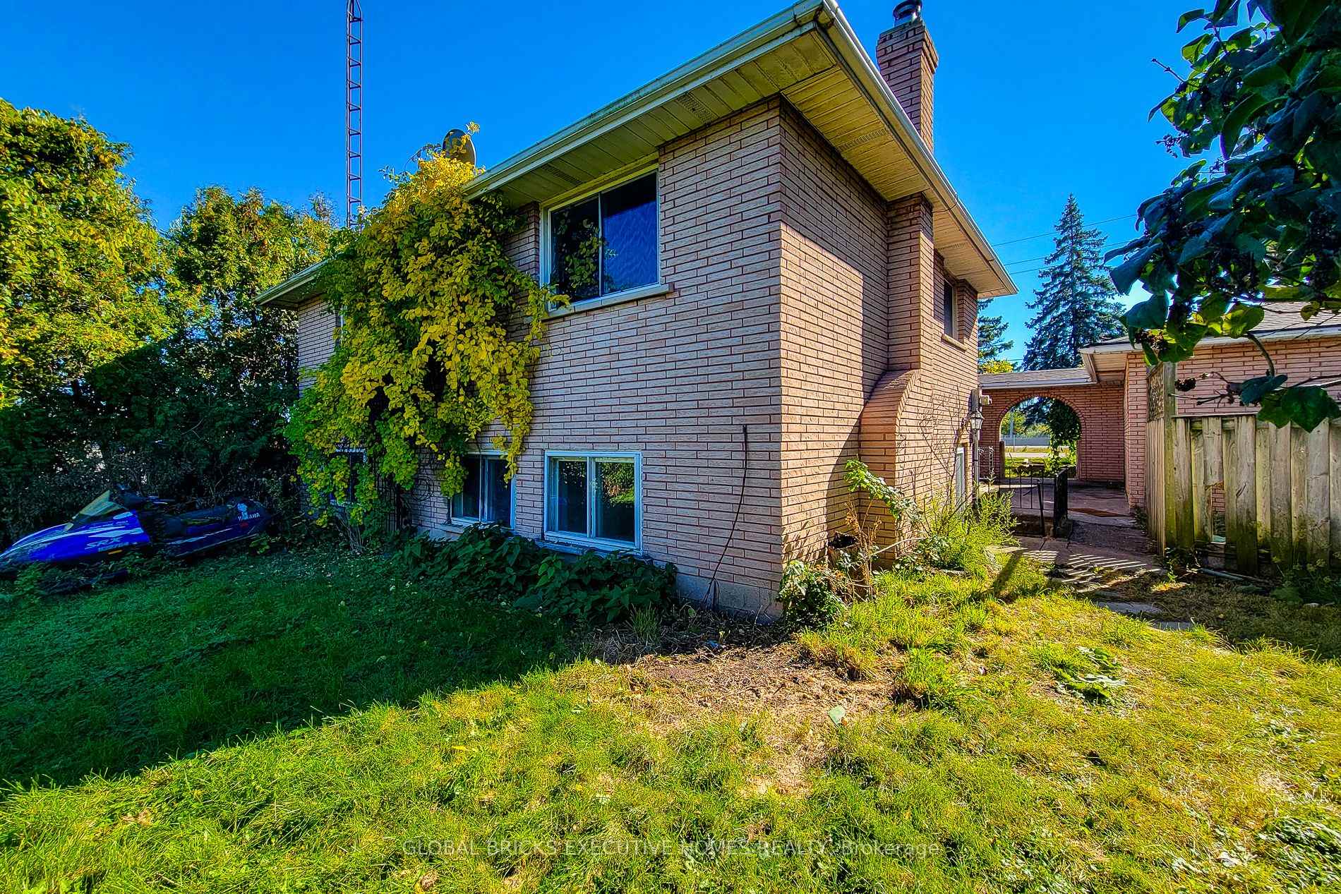 Photo 15 of 833 North Service Road, Hamilton, Lakeshore — HOMEH