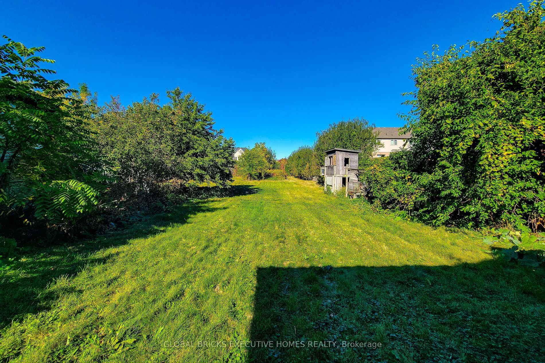 Photo 17 of 833 North Service Road, Hamilton, Lakeshore — HOMEH