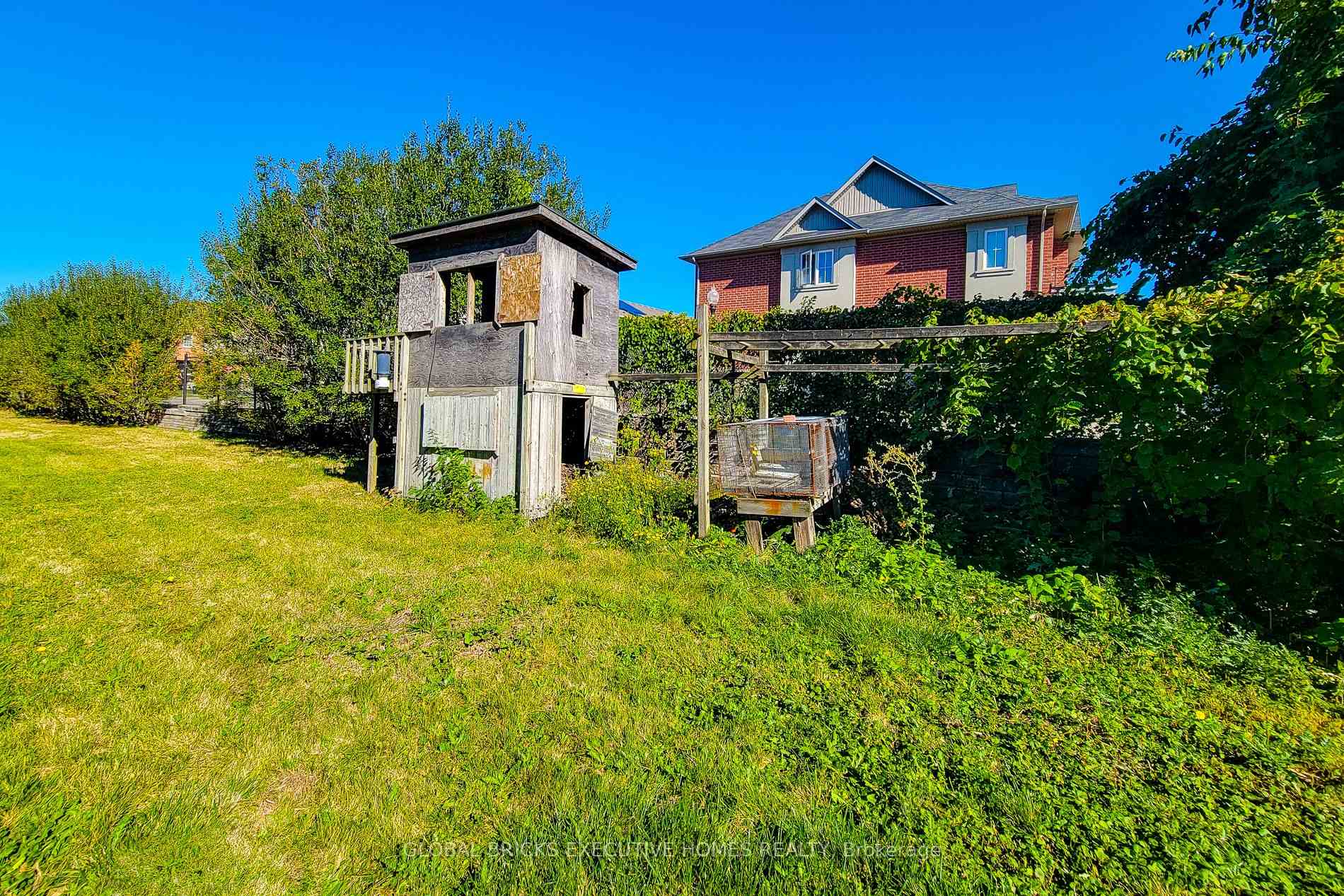 Photo 18 of 833 North Service Road, Hamilton, Lakeshore — HOMEH