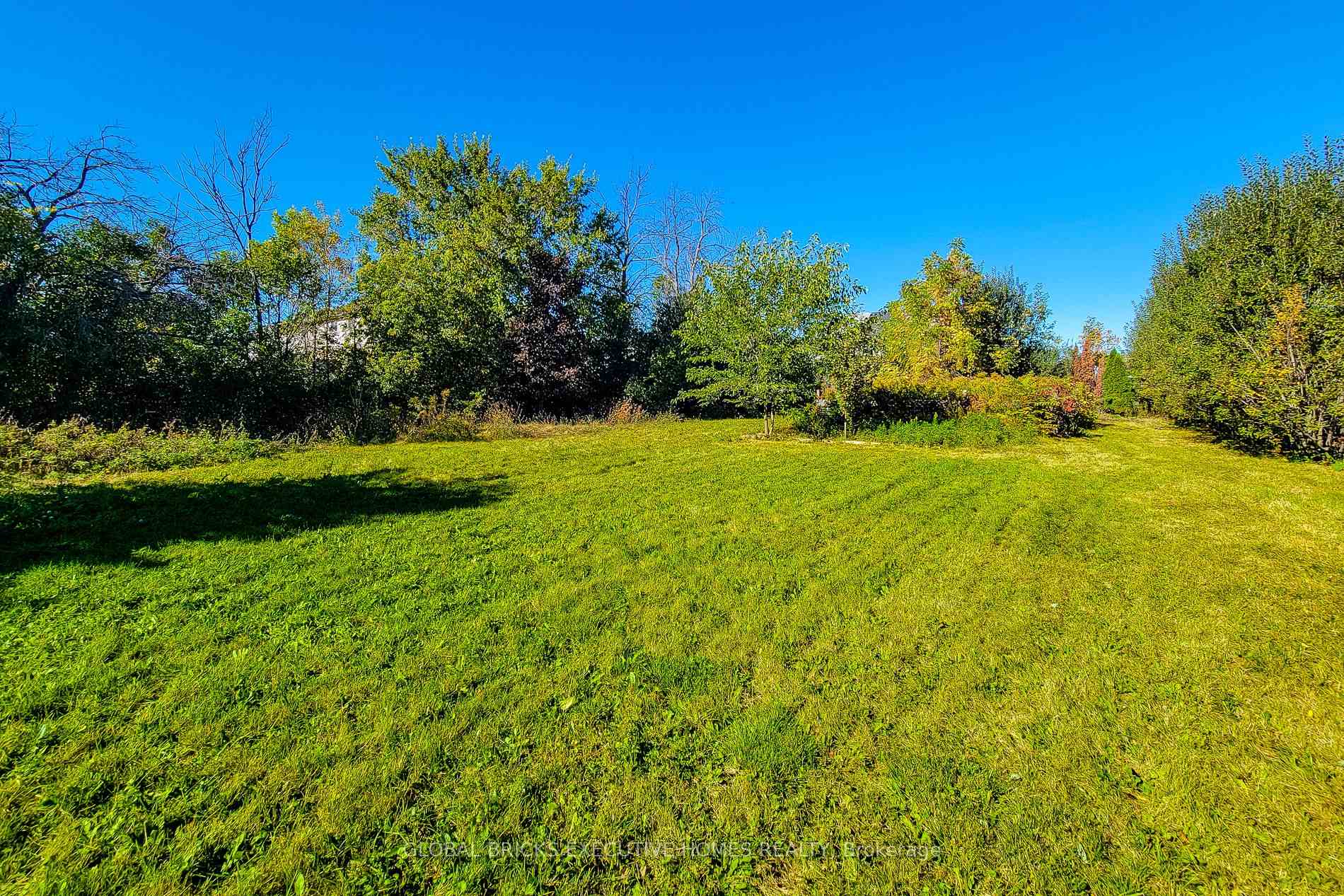 Photo 19 of 833 North Service Road, Hamilton, Lakeshore — HOMEH
