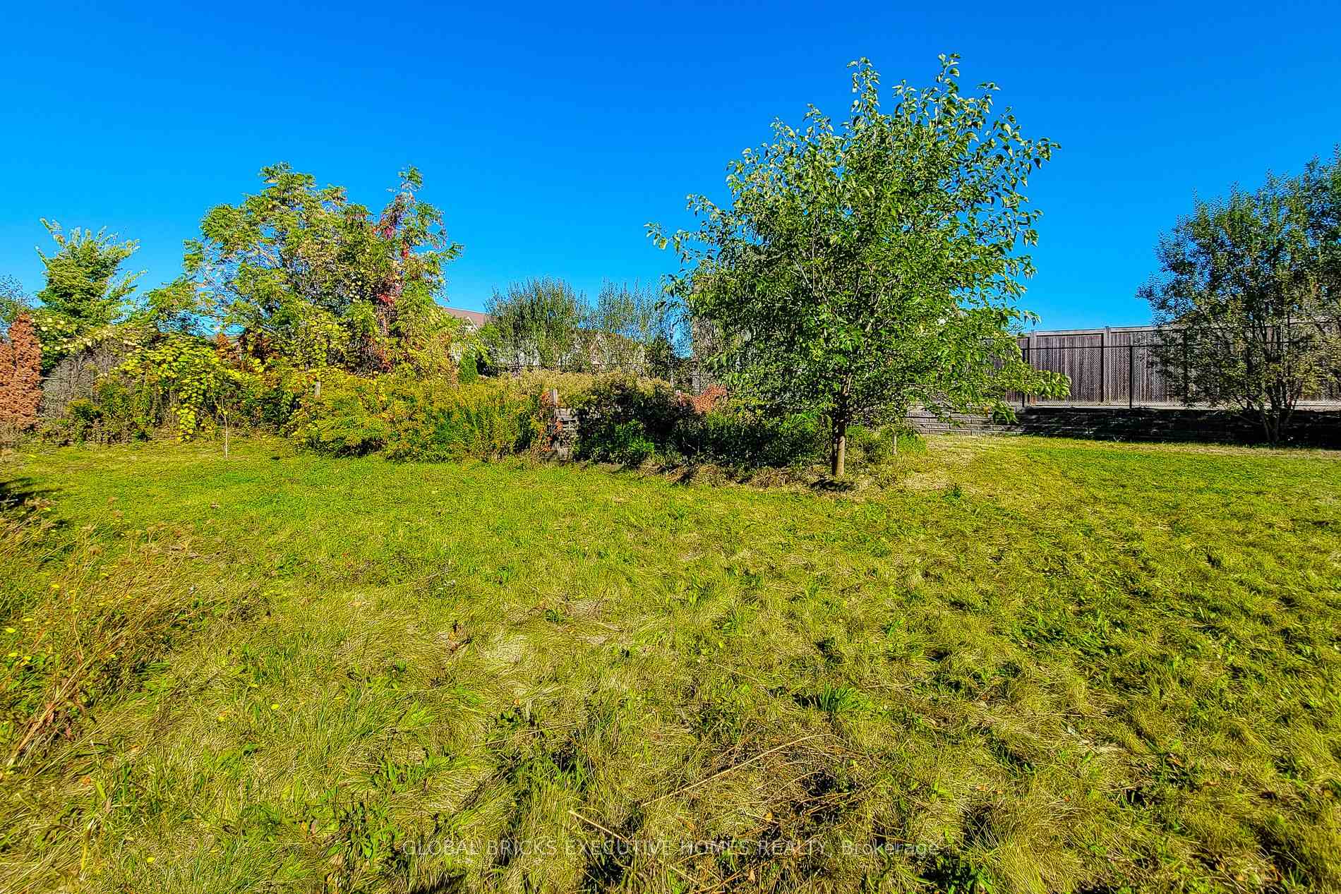 Photo 20 of 833 North Service Road, Hamilton, Lakeshore — HOMEH