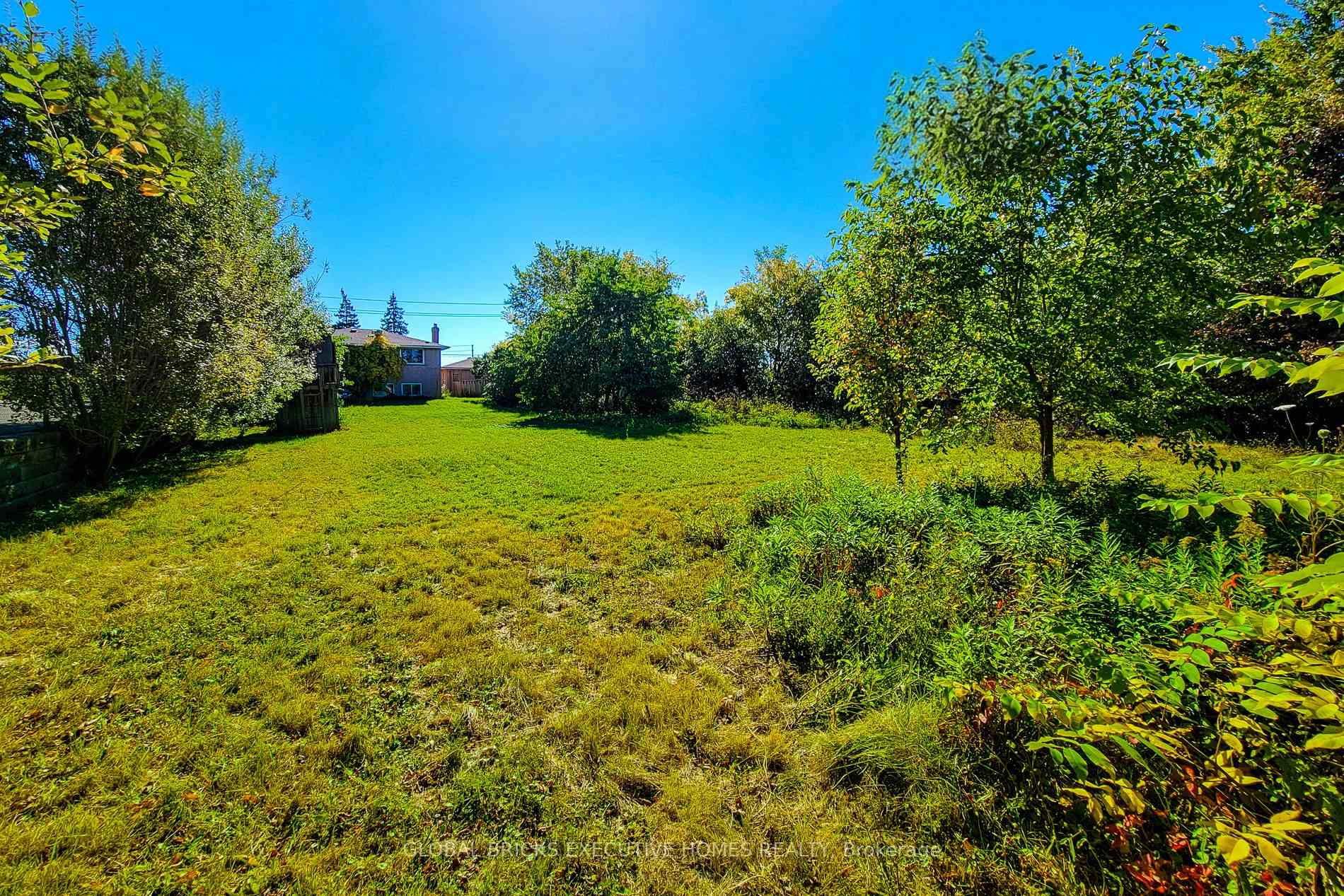 Photo 21 of 833 North Service Road, Hamilton, Lakeshore — HOMEH