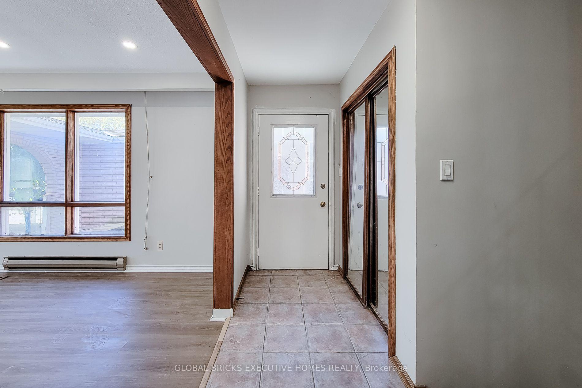 Photo 22 of 833 North Service Road, Hamilton, Lakeshore — HOMEH