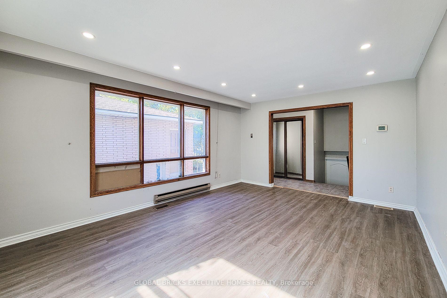 Photo 23 of 833 North Service Road, Hamilton, Lakeshore — HOMEH