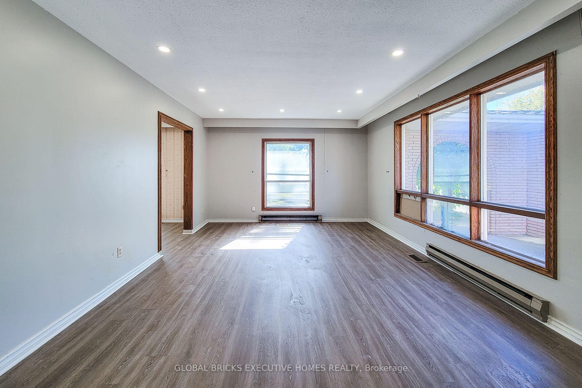Photo 24 of 833 North Service Road, Hamilton, Lakeshore — HOMEH