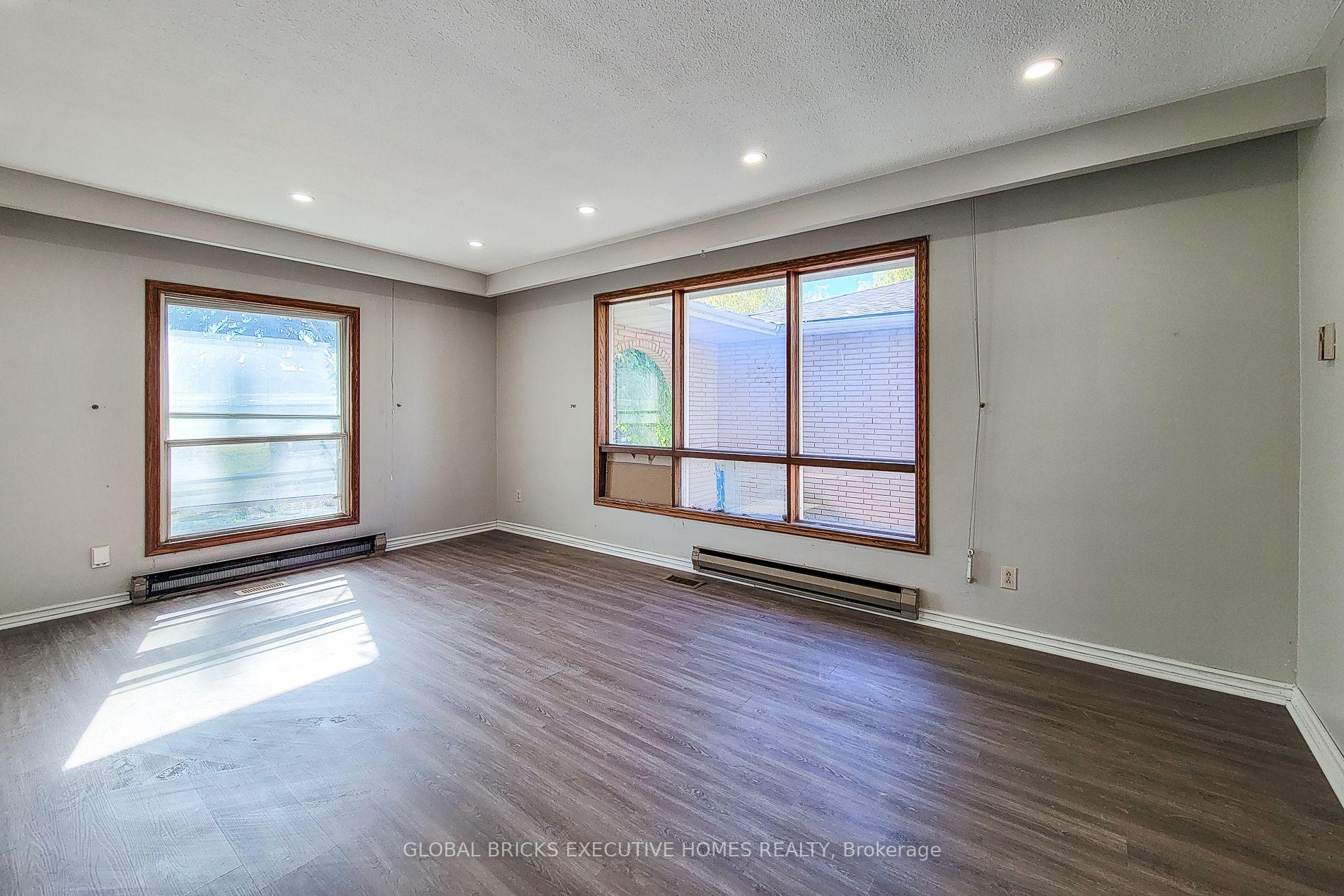 Photo 25 of 833 North Service Road, Hamilton, Lakeshore — HOMEH