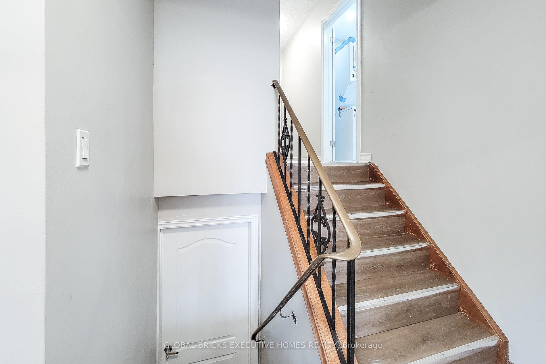 Photo 26 of 833 North Service Road, Hamilton, Lakeshore — HOMEH